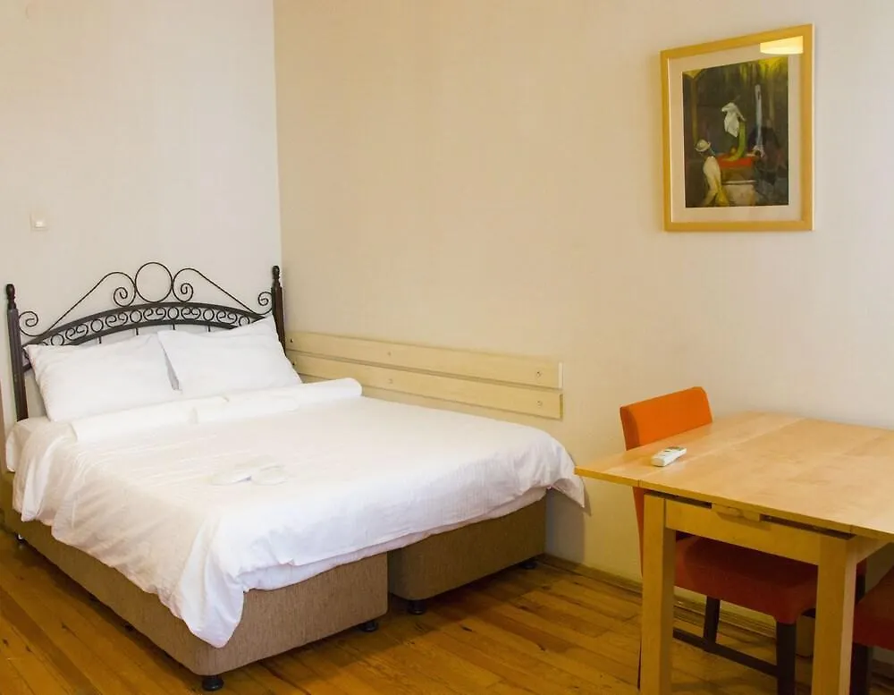 Kontakte von Gen Suites Pera